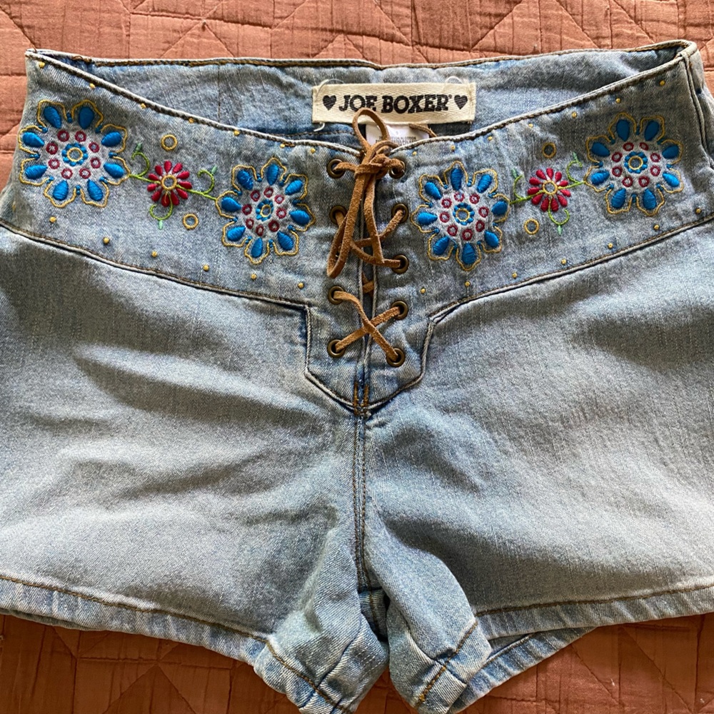 70s inspired detailed jean shorts